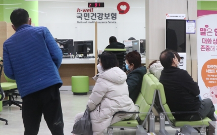 “수입 없는데 건보료까지 내라니…” 은퇴자 1만8000명 한숨 “수입 없는데 건보료까지 내라니…” 은퇴자 1만8000명 한숨