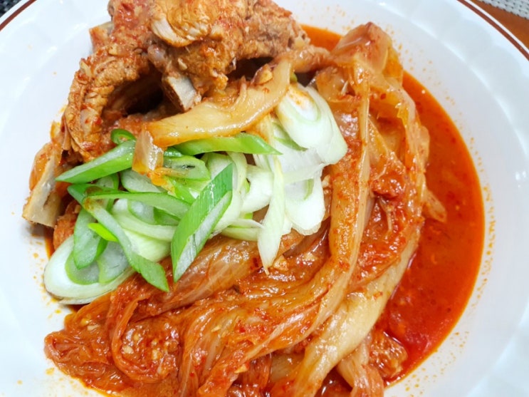  핸드라이프 배추김치묵은지로 만든 등갈비김치찜 맛나요~