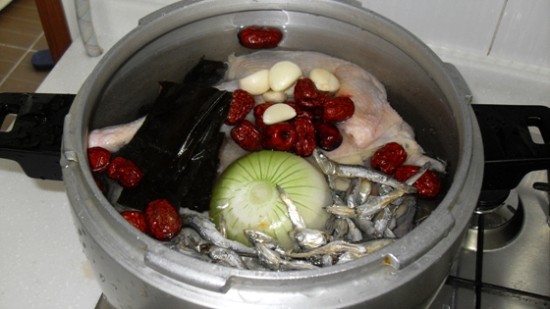  닭고기 해물칼국수 만드는 법
