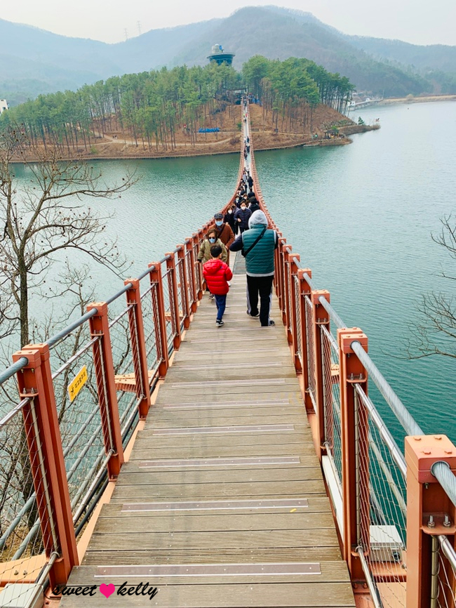  마장호수 출렁다리에서 수상자전거 타기