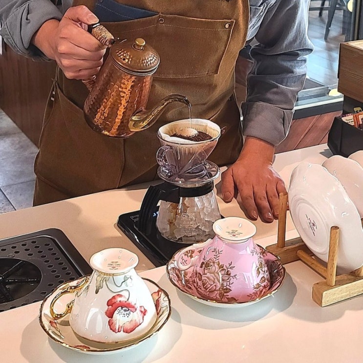  부산 초량 카페 마리스텔라 커피_ 부산역 근처 커피 맛집