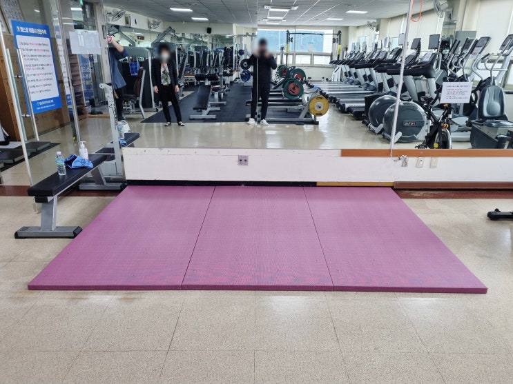  경남 창원 반송동 행복복지센터 체력단련실 스트레칭 존 - 다오코리아 안전바닥매트(홈트매트) 설치
