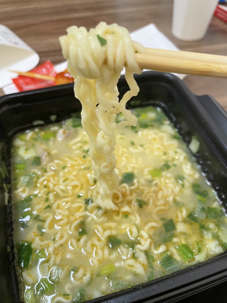  CU편의점에서 직장인의 점심 떼우기 ! 편스토랑 복돼지면+허니버터칩 스페셜에디션