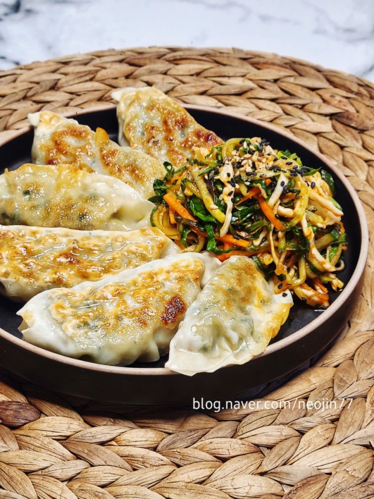 비빔만두 만들기 자투리 야채 비우기 아이들 간식 만두요리 비빔만두 만들기 자투리 야채 비우기 아이들 간식 만두요리