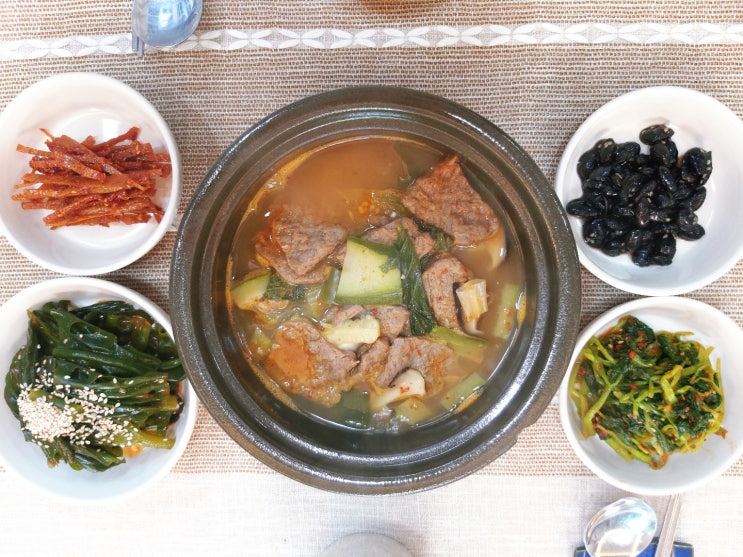  비건채식밥상26 / 잡곡밥, 콩불고기찌개, 곰피 무침, 비건포 무침, 참나물 무침, 서리태 콩자반
