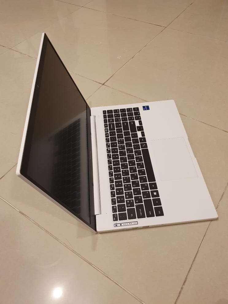  2021년 3월 삼성전자 플러스2 퓨어화이트 노트북 NT550XDA-K78AW (i7-1165G7 39.6cm WIN10 Home)
