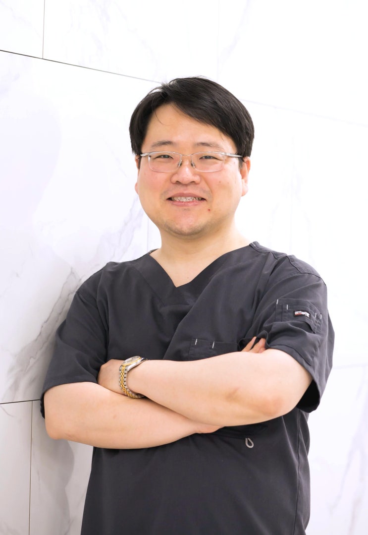  손목 시큰 거림, 방치하면 인대 제거 수술한다?