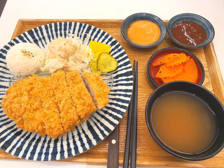  저렴한 가격에 푸짐하게 먹을 수 있는 최고당돈가스 수원호매실점