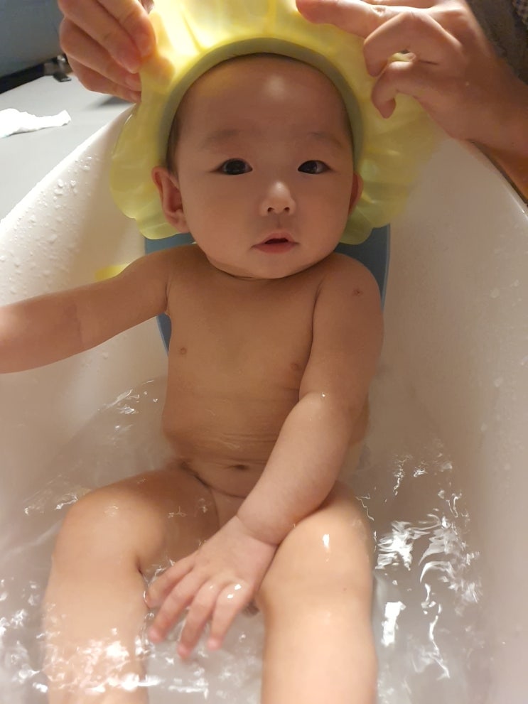  뉴케어 샴푸캡으로 아기 목욕 시키기 (Feat.슈너글 아기욕조)