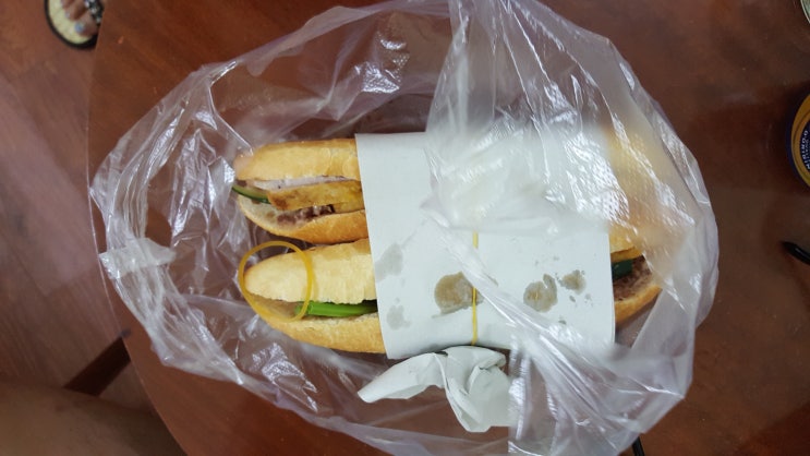  bánh mì                                              갑자기 베트남가서 반미가 먹고싶다.