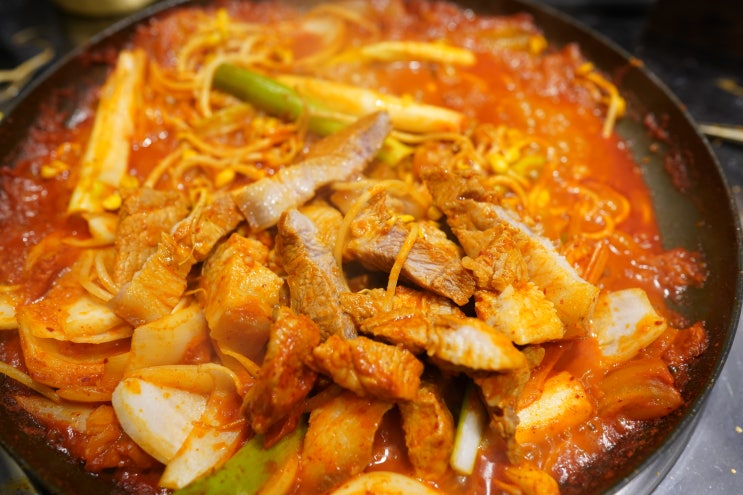  수원성대역맛집 백채김치찌개 성균관대점 :: 통돼지두루치기와 치즈달걀말이에 막걸리 한잔!