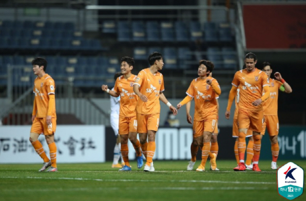 K리그 프로축구 월요일경기 성남FC 제주유나이티드 K리그 프로축구 월요일경기 성남FC 제주유나이티드