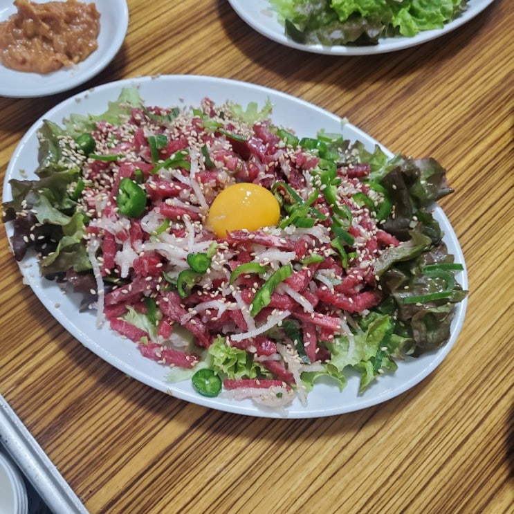  백제정육점 _ 나만 빼고 다 아는 유명한 종로5가 육회맛집!