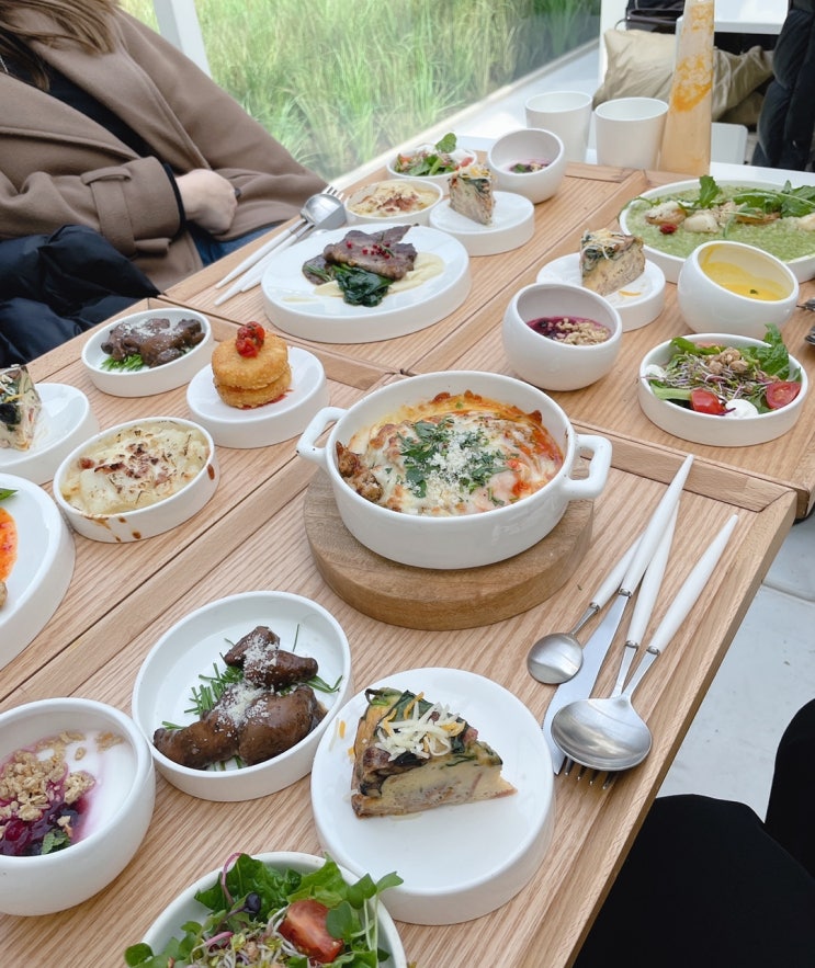  줄서 먹은 익선동 양식집&카페, “워터밀, 동백양과점”
