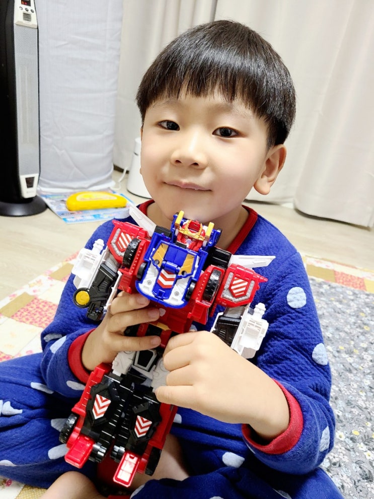 헬로카봇 뱅 가디언트 동네를 지키는 정의의 수호신! 헬로카봇 뱅 가디언트 동네를 지키는 정의의 수호신!