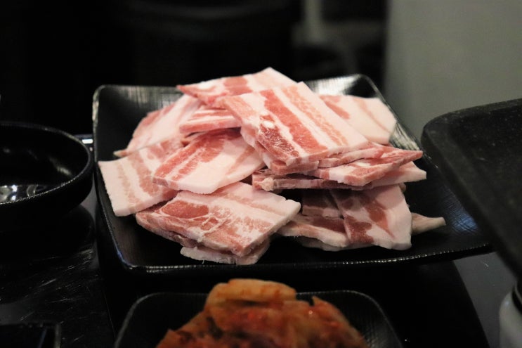  고퀄리티 냉동 삼겹살 맛집을 다녀왔어요/친절한 사장님이 있는 충주 연수동 '청년 돼지 8292'를 소개합니다.