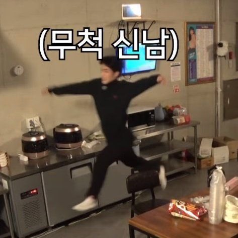  저절로 흥이 나는 금요일! 둠칫둠칫 틀어놓기만 해도 신나는 댄스 음악을 공유해 주세요~