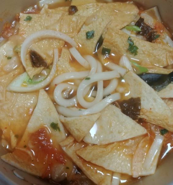 우동맛집 간편식 풀무원 김치뚝배기우동