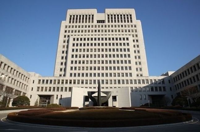 "육아휴직·출산휴가 급여, 신청기한 지나면 아예 못받는다"…대법원 판결 "육아휴직·출산휴가 급여, 신청기한 지나면 아예 못받는다"…대법원 판결