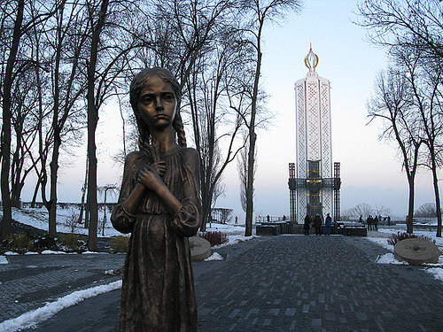 우크라이나 이야기 (슬픈 역사 : 홀로도모르 / 독립기념일 : 대통령과 함께 자리를 빛낸 대표적인 인기가수)