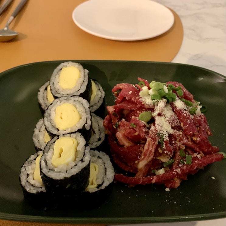  샤로수길 맛집 육감소감, 눈꽃육회와 오향 간장보쌈