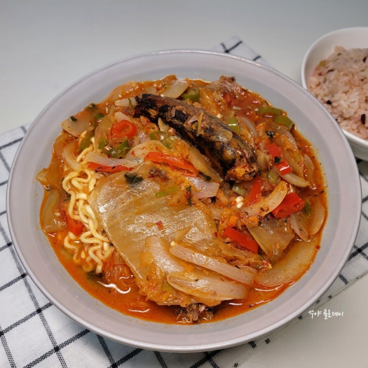 꽁치라면 끓이는법 조합이 끝내줘요 꽁치라면 끓이는법 조합이 끝내줘요
