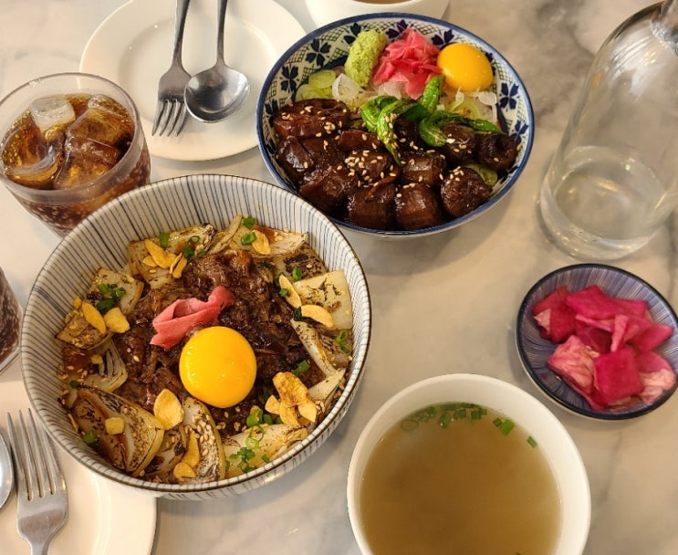  한남동 빠레트 한남 본점: 대창 덮밥, 우삼겹 덮밥