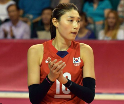  김연경이 국대착출 거부 이재영 디스한 2017년 8월, 선수마다 다른 기준, 배구협회와 국대착출 거부하는 흥국생명, 이때부터 김경희는 최순실이었나?