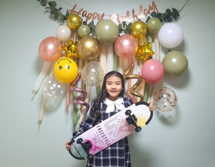  그녀의 10살 생일파티용품세트로 꾸미기_선물은 스위스핏 롱보드