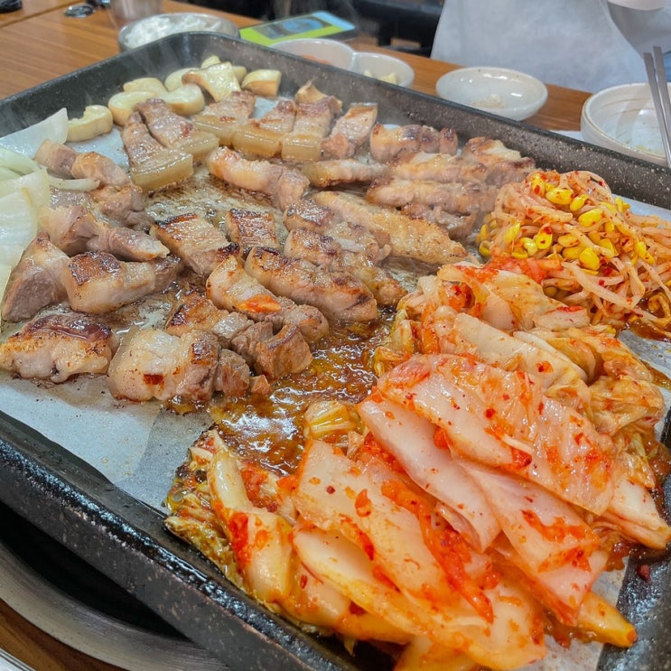  [성남 / 단대오거리] 직접 구워주는 흑돼지 삼겹살 맛집 :: 보물촌 꺼먹돼지 중동점