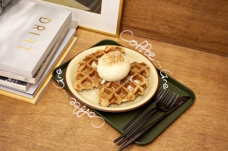  약수역 카페 커피그래 크로플 산딸기 라떼 강추!