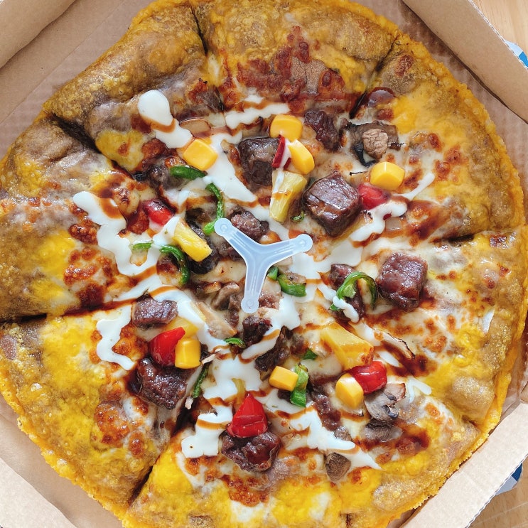 광주 금호동 7번가 피자 - "다채로운 야채와 육즙가득한 고기가 올려진 샘스테이크피자"