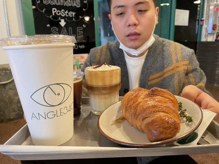  을지로3가역 앵글340도 카페