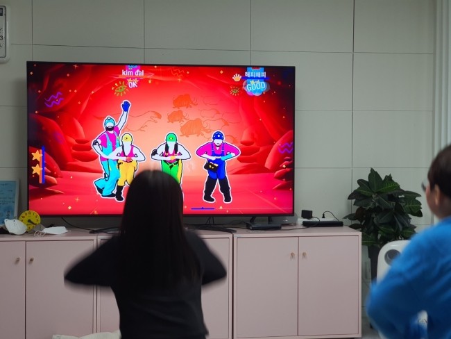  주말에 집에서 아이들과 닌텐도스위치 저스트댄스 2021을 해봤습니다.  