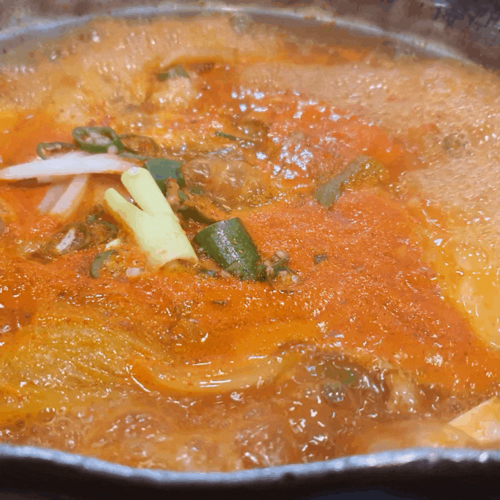  시큼하고 얼큰한 미아역 압구정 김치찌개