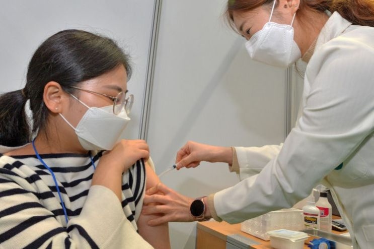 코로나 백신 접종 70만명…부작용 보장보험 없나요 코로나 백신 접종 70만명…부작용 보장보험 없나요