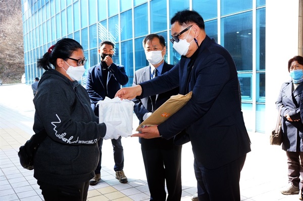 늘어만 가는 외국인 무연고사망자 장례 늘어만 가는 외국인 무연고사망자 장례