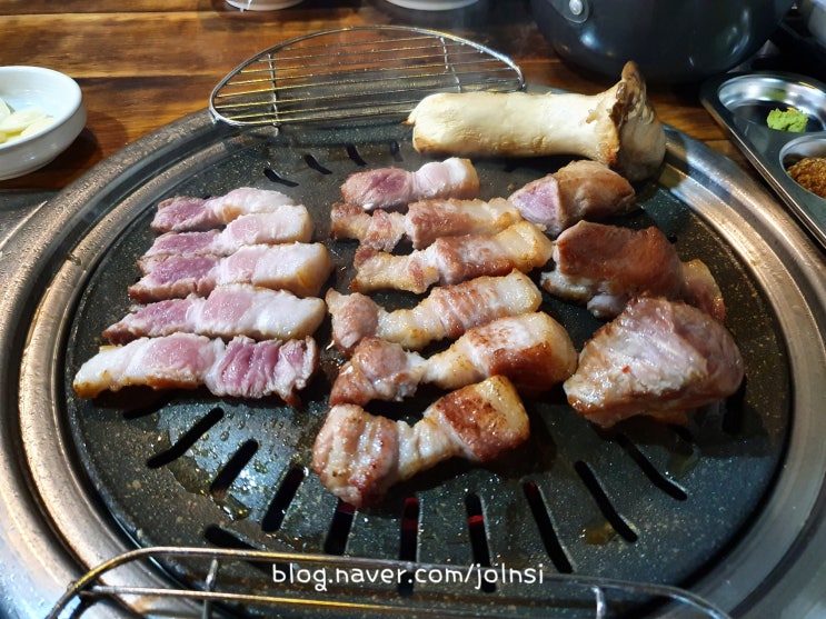  잠실새내고기집 신천돼지 두툼한 잠실새내 삼겹살 꿀맛