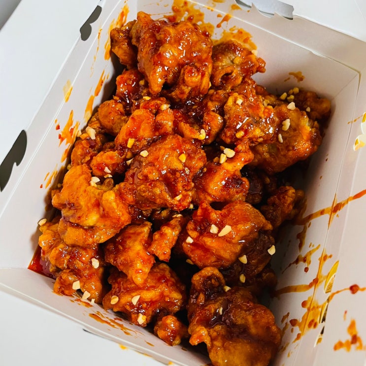  치킨플러스 개매운치킨과 극장판치킨은 꿀조합!