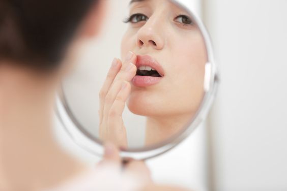  입술 포진에 사용되는 약들