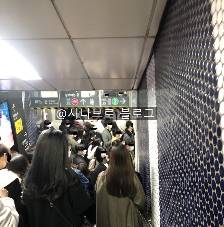  눈치 싸움 in 지하철