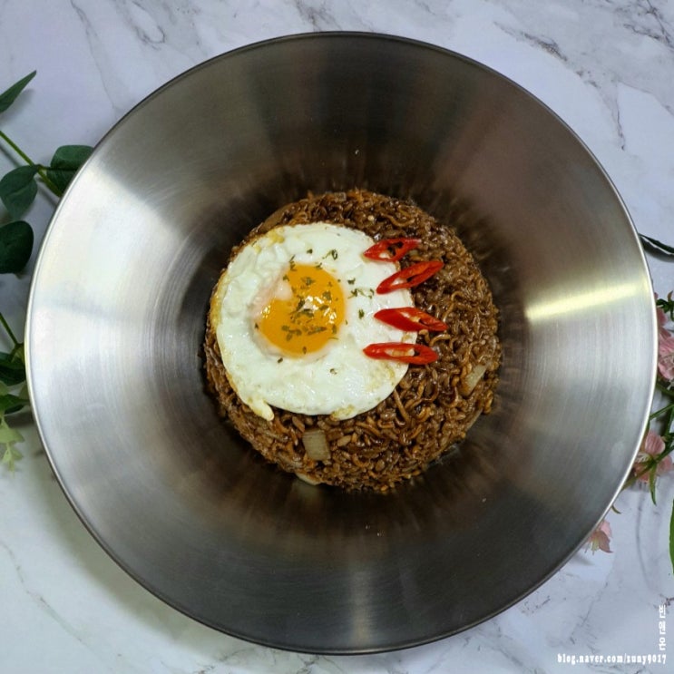짜파게티 컵라면으로 짜장밥 만들기 (짜파게티 볶음밥)