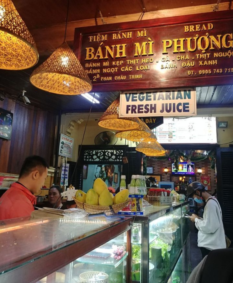 베트남 호이안에서 유명한 반미집 "반미프엉"