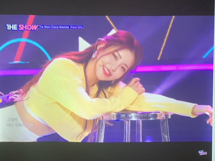  자취생 원룸 인테리어 가능하며 영화 보는걸 좋아해서 빔프로젝터 초이스!