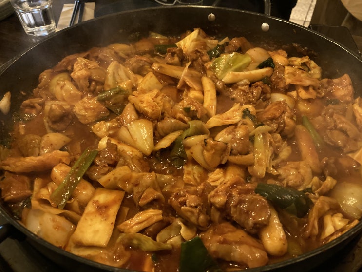 사당역 데이트하기 좋은 감성 닭갈비 맛집 계탄언니