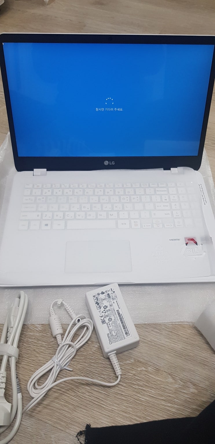  2021년 3월 LG전자 울트라PC 노트북 15U40N-GR56K (라이젠5-4500U 39.6cm WIN10 Home)