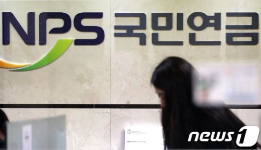 연금 고갈 시계가 앞당겨지는데…개혁은 깜깜 무소식 연금 고갈 시계가 앞당겨지는데…개혁은 깜깜 무소식
