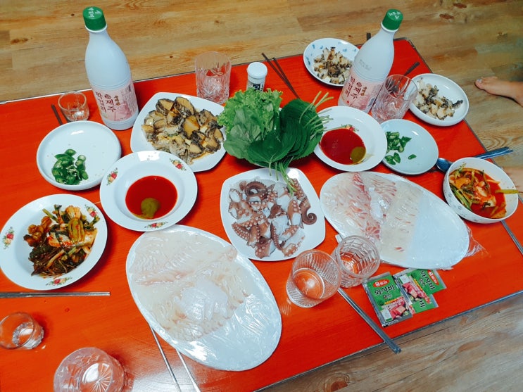  제주도 여행 회, 전복, 문어가 밥상에