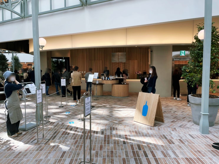  블루보틀 여의도 카페 in 더 현대 서울에서 놀라 플로트 맛보기와 블루보틀 텀블러 구매후기