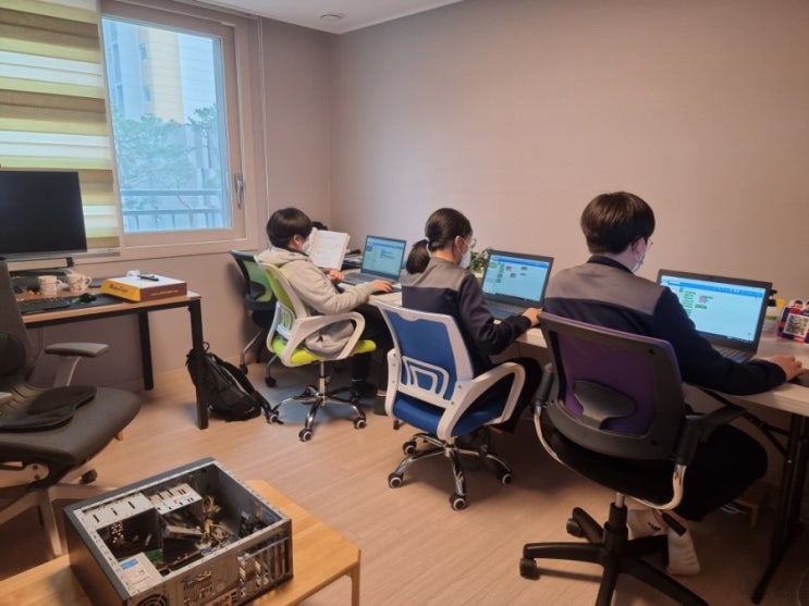  <코딩배우는 중학생>김해 율하 부산 명지 양산 울산 장유 코딩공부방창업  코딩강사과정 코딩교사교육 코딩지도사 율산초 모산초 관동초 모산중 수남중 율하중 율하초 관동중 수남초